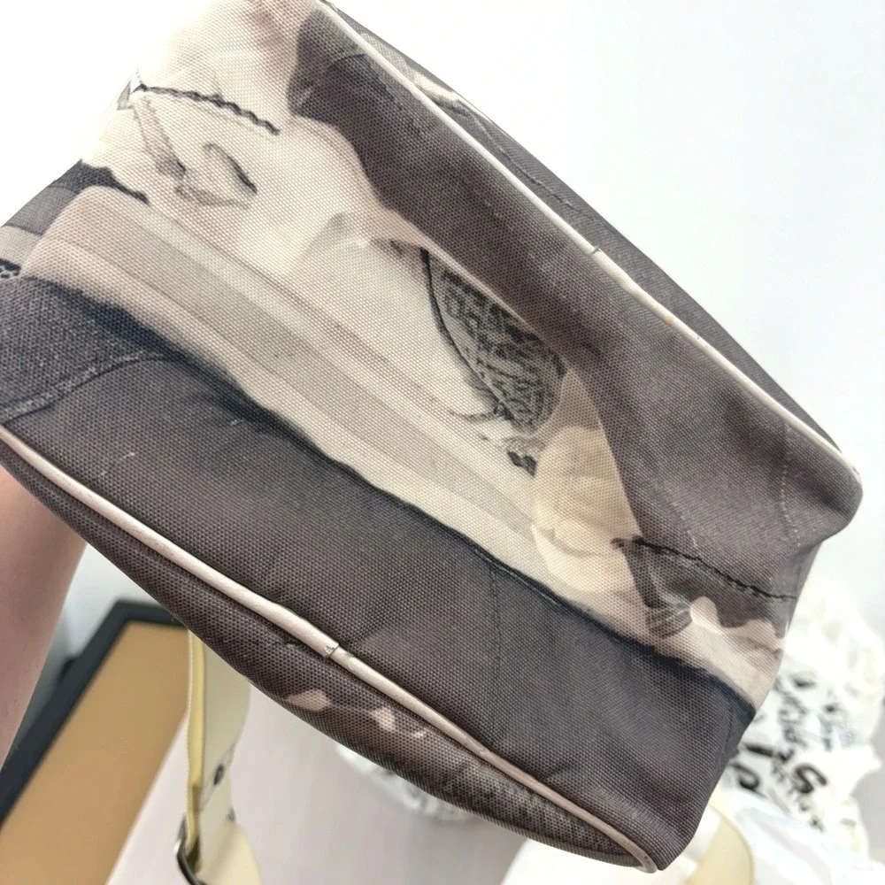Vintage Nike Sportswear Messenger Bag Grey White Graphic Sneaker Retro Crossbody